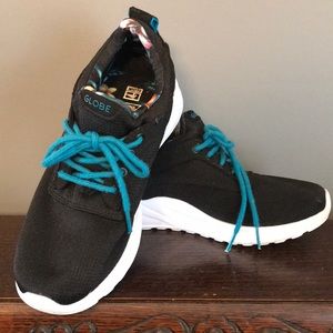 Boys Globe Shoes Used Excellent Condition Size 4